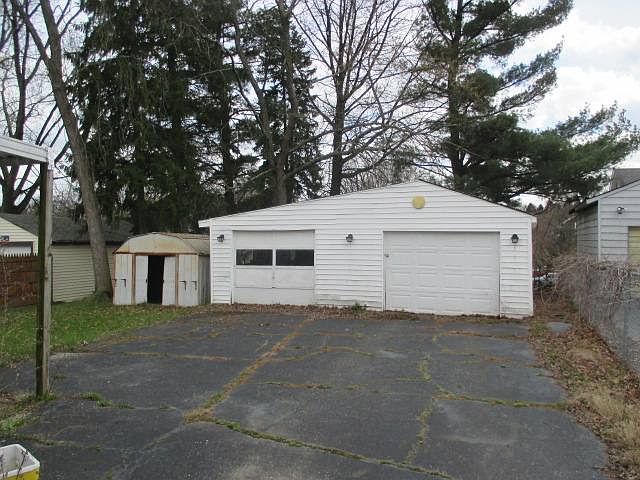 2nd image of 929 Compton Ln