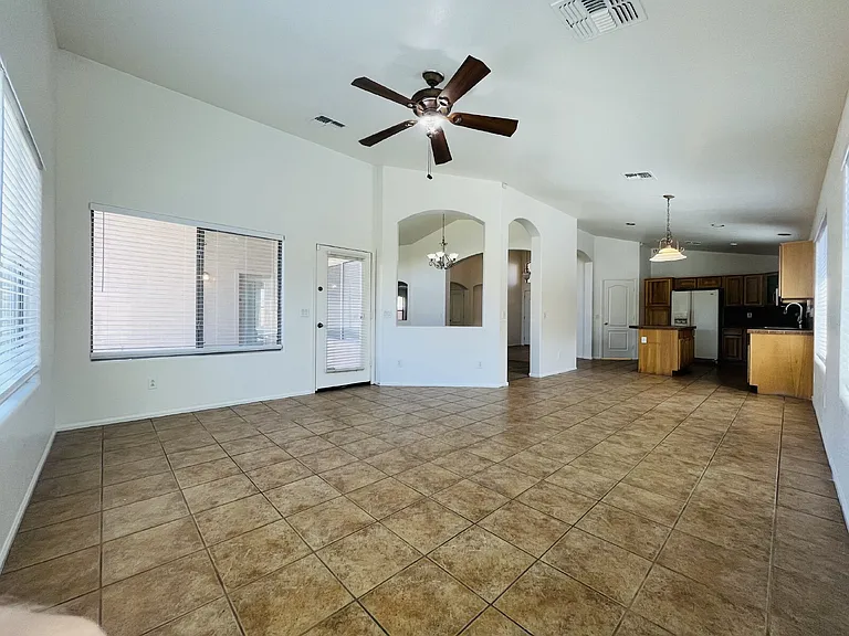8202 S 47th Ave — Photo 10