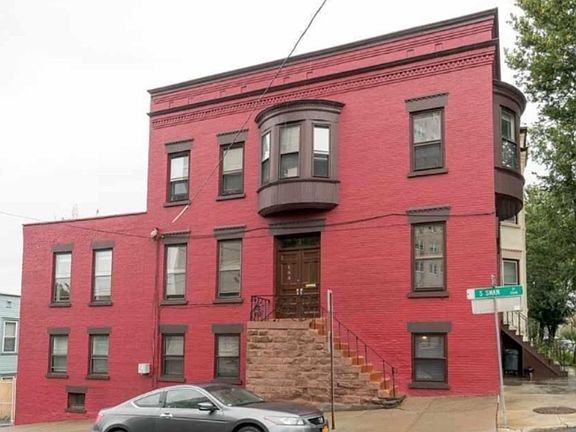 2nd image of 184 S Swan St #1