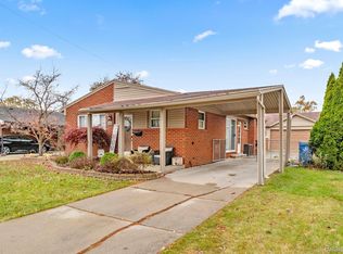 5805 Fairwood Dr, Dearborn Heights, MI 48127