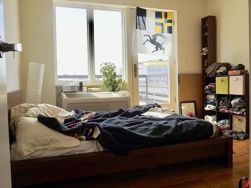 1st image of 400 Bedford Ave #3D