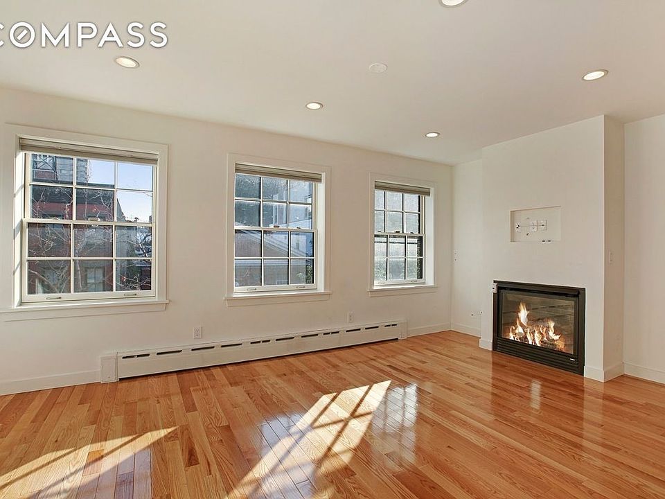 1st image of 431 W 44th St Fl 4