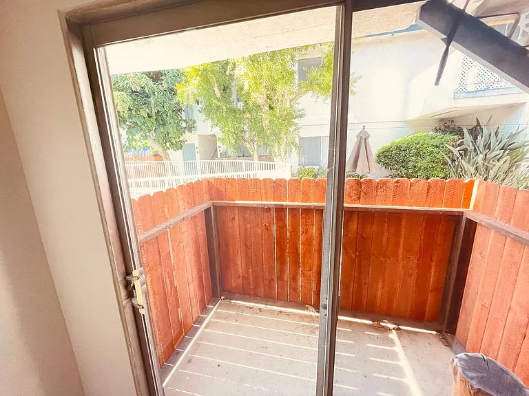 4403 Mammoth Ave — Photo 6