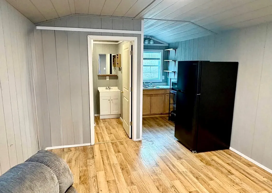 Studio, 300 sqft, $1,200 — Photo 2