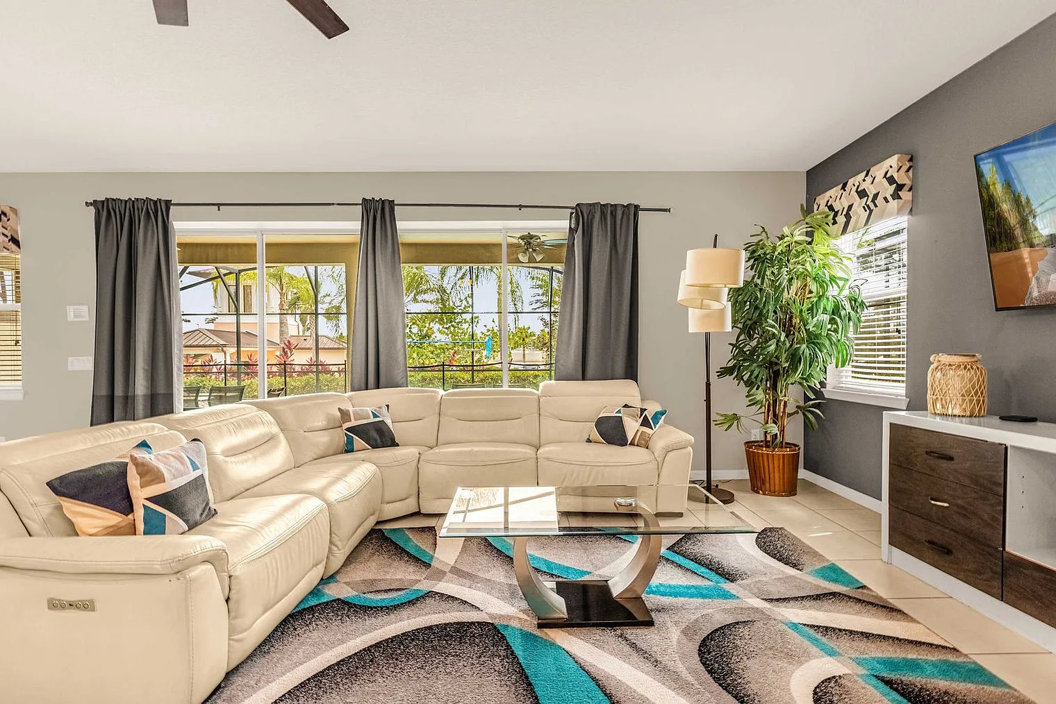 9 bed, 6.0 bath, 4101 sqft, $6,443 — Photo 4