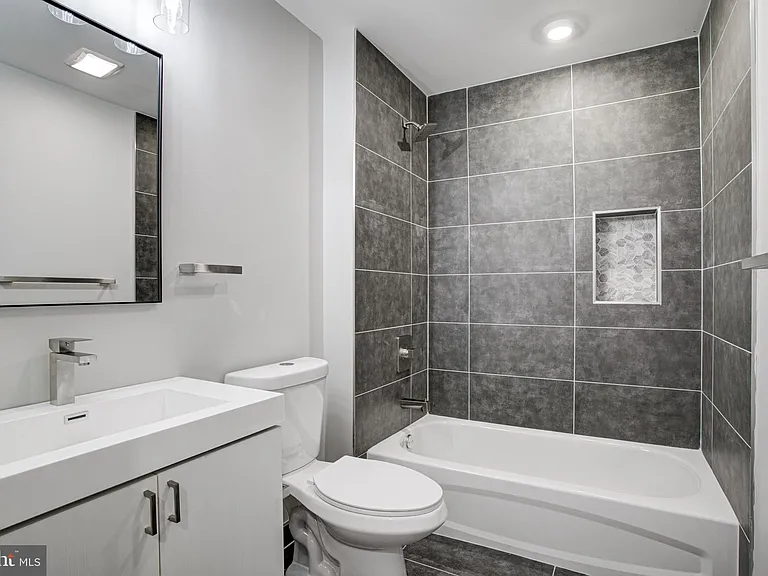 540 S 52nd St #2 — Photo 9