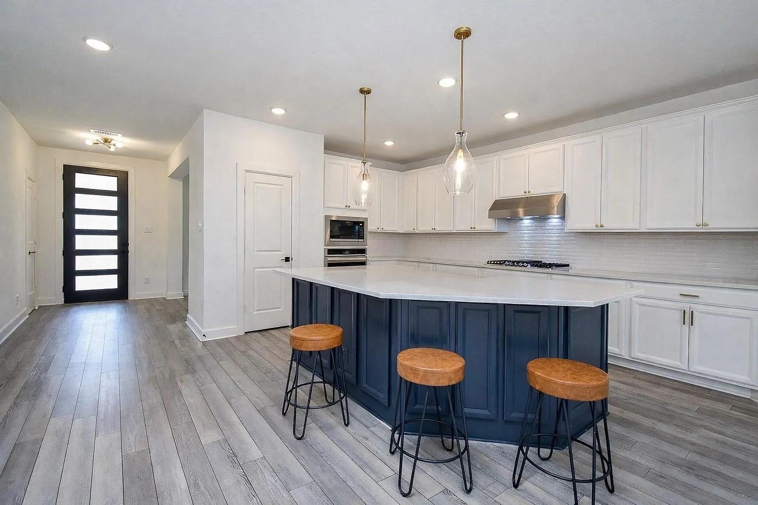 4 bed, 3.5 bath, 2865 sqft, $3,000 — Photo 1