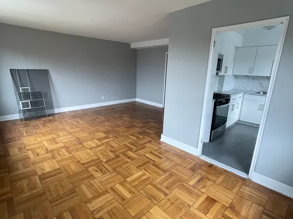 (undisclosed Address), Fresh Meadows, NY 11365