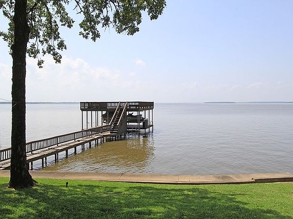 4th image of 303 Admiral Dr