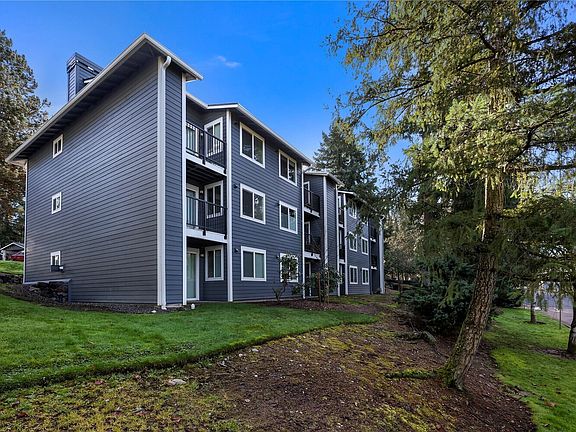 2nd image of 14206 NE 181st Place #L-305
