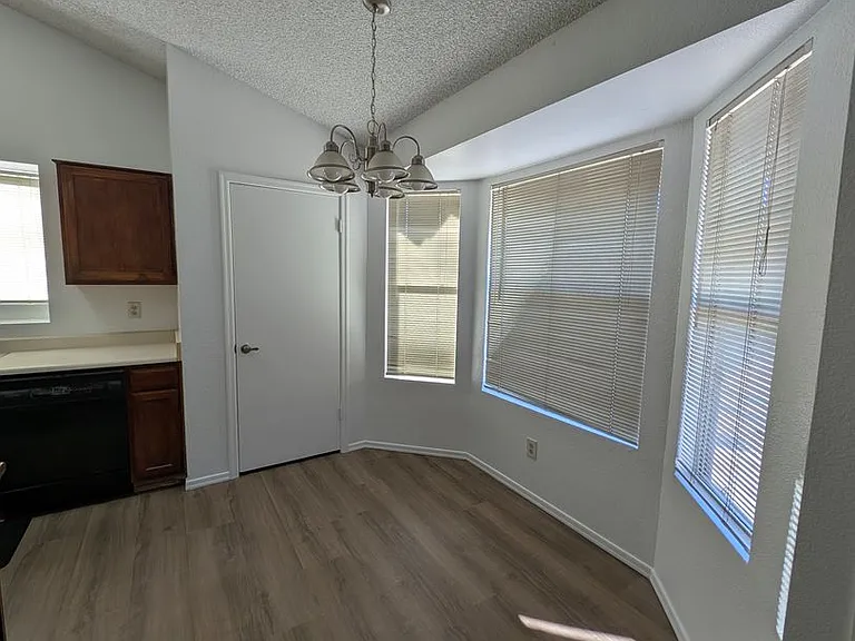 3644 W Elgin St — Photo 5