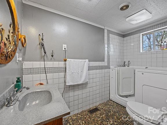 5th image of 4412 Dobys Bridge Rd