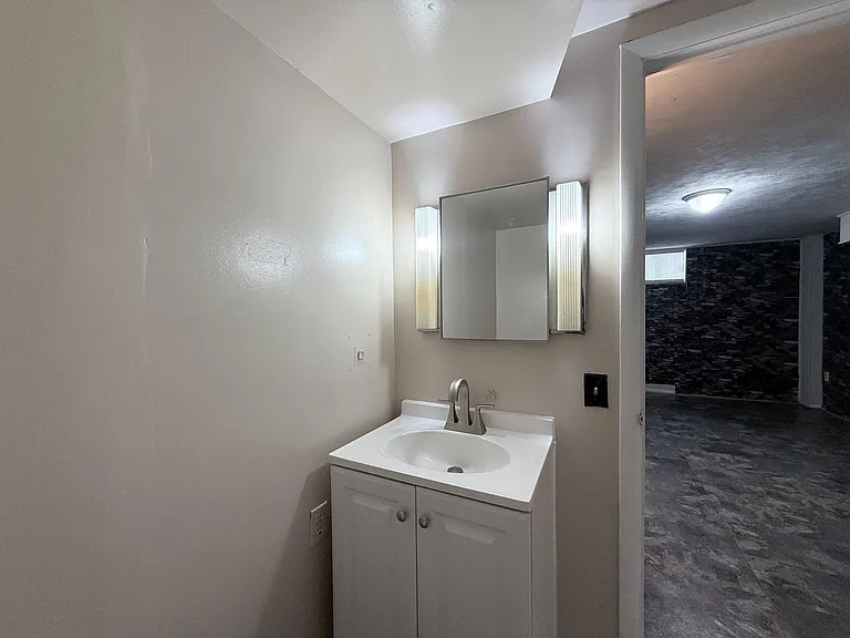 4203 Maple Rd — Photo 8