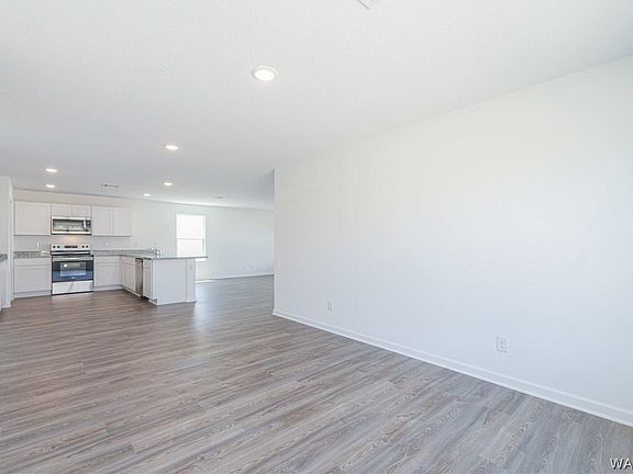 4th image of 2527 Martin Place
