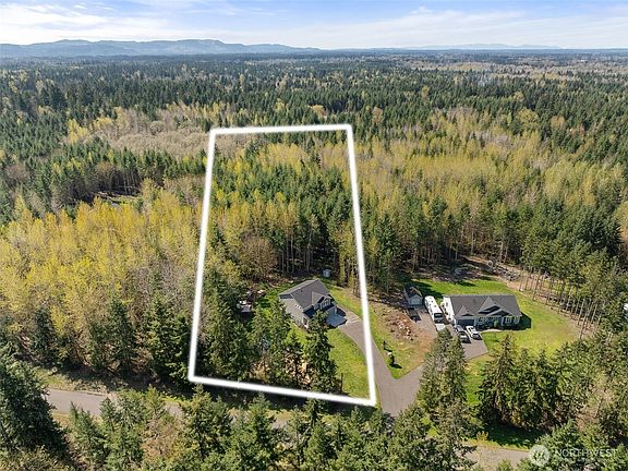 3rd image of 14229 Rainier View Drive SE