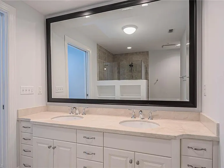 5068 Annunciation Cir #209 — Photo 25