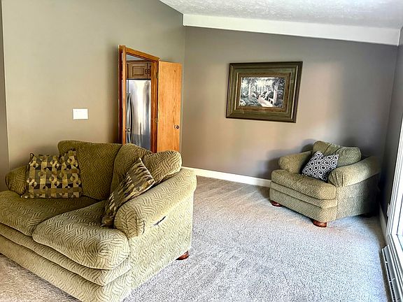 5th image of 1790 Redwood Dr