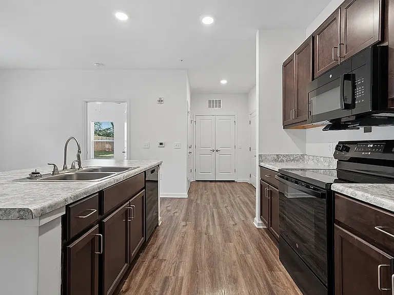 Central Terrace Apartments — Photo 5