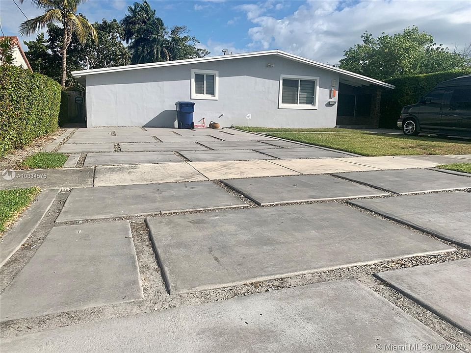 1st image of 1551 Oakwood Dr