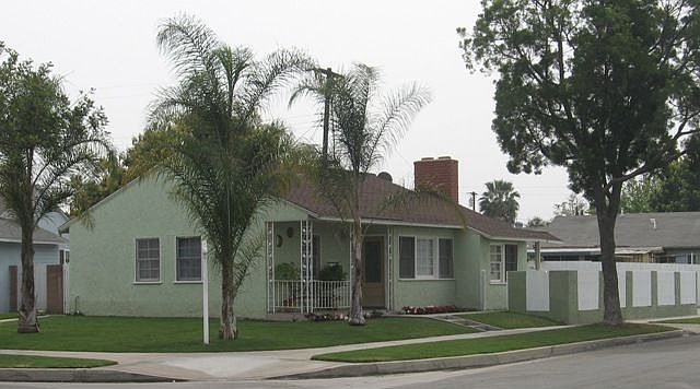 shows like a model 3brd/2bths, completley remodeled