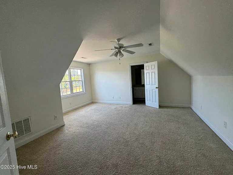 1052 Stonebridge Ln — Photo 18
