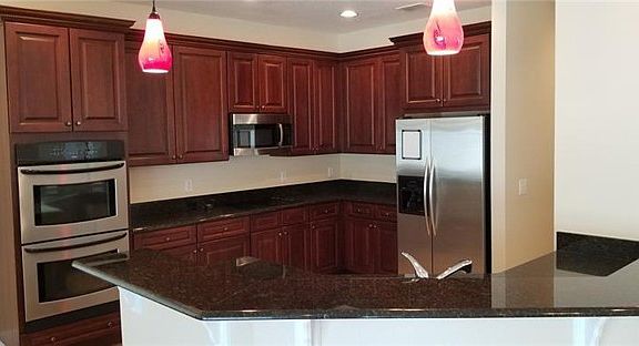 3rd image of 210 Porchester Dr