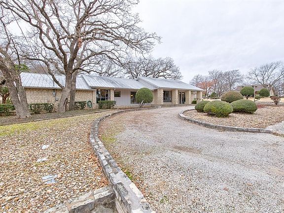 3rd image of 3800 Nocona Dr