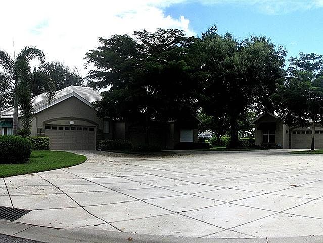 1st image of 8603 Fairway Bend Dr