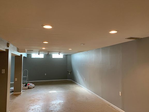 4th image of 329 Royal Park Ln