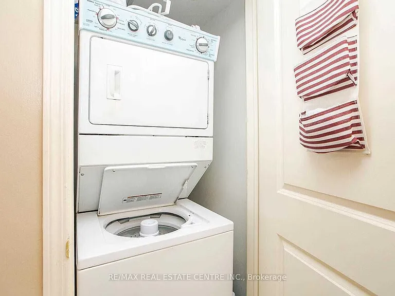 9 George St N #814 — Photo 9