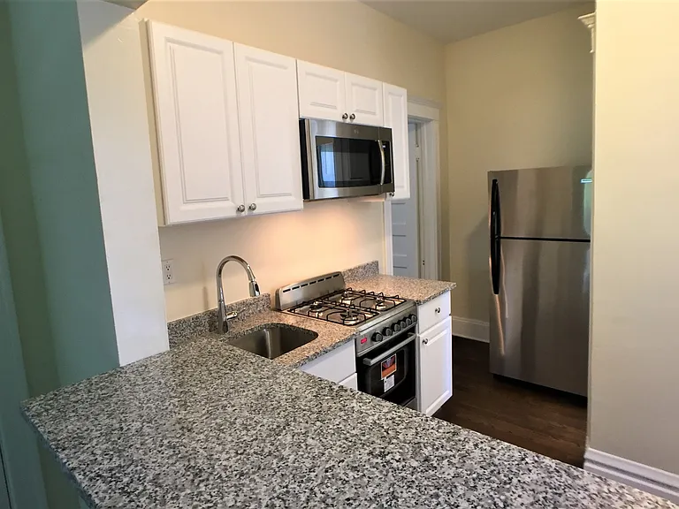 1906 W Waveland Ave #2F — Photo 3