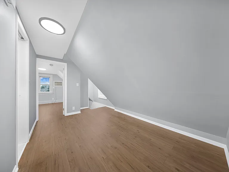 15 Tuttle St #2 — Photo 12