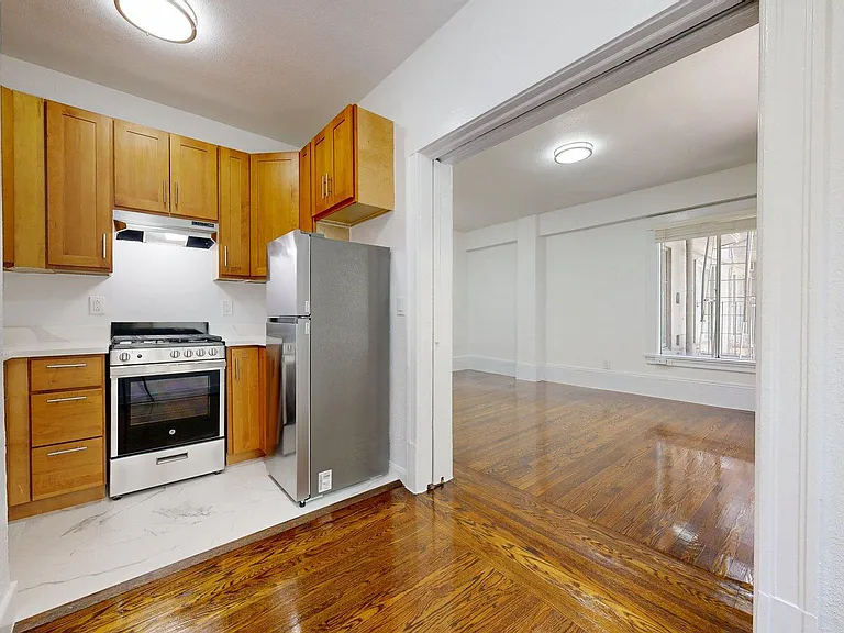 1060 Bush Street — Photo 17
