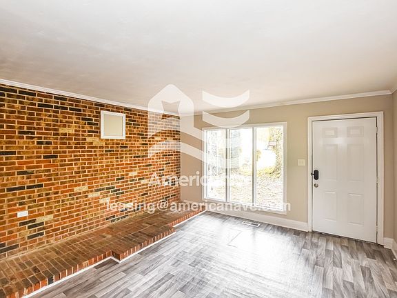 129240_003_living_room_4.jpg