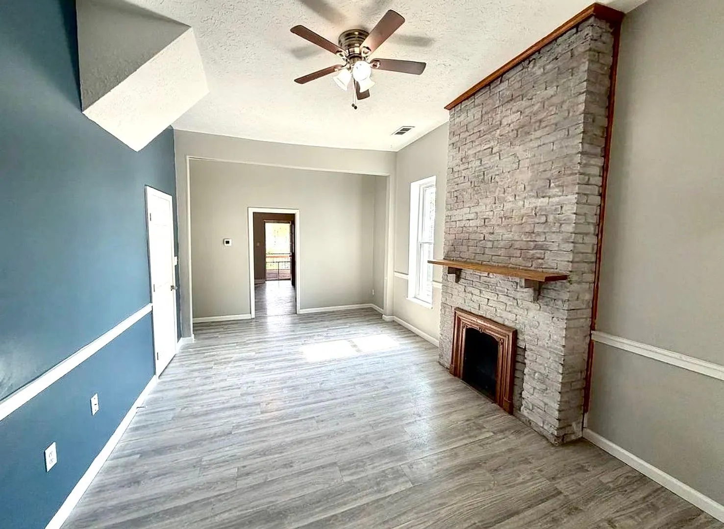 531 E Chestnut St — Photo 4