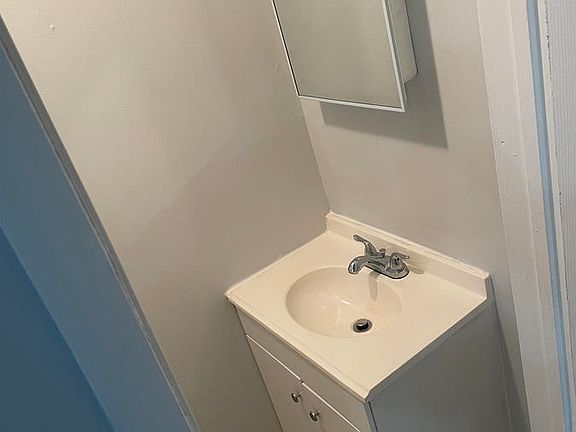 5th image of 1625 W Pembroke Ave APT 21