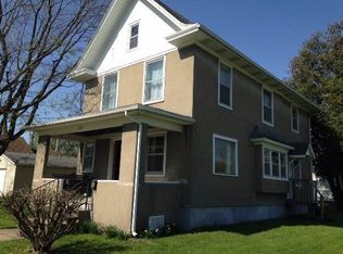 202 S 6th St, Clinton, IA 52732