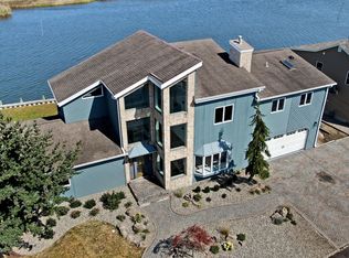8 Tunes Brook Dr, Brick, NJ 08723