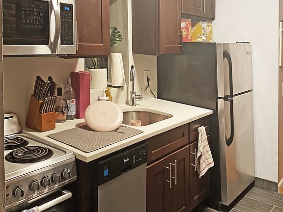 5th image of 335 W 43rd St APT 3B