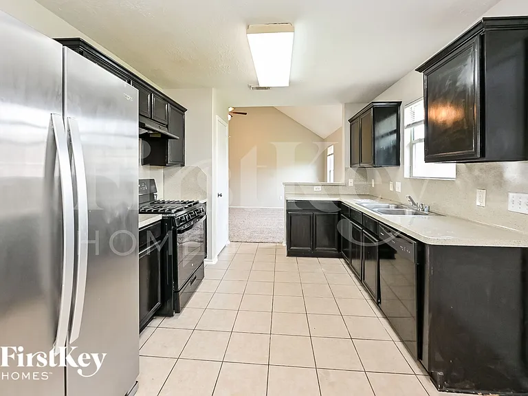 1319 Seagler Pond Ln — Photo 8