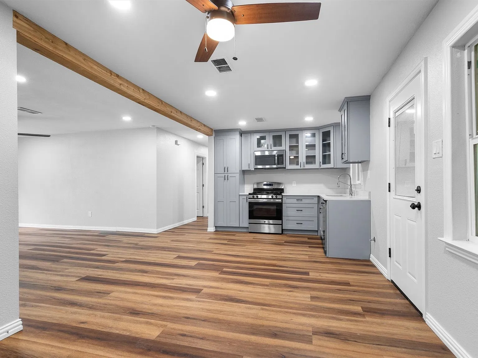 3 bed, 1212 sqft, $1,195 — Photo 4
