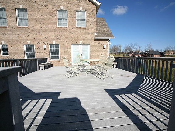 3rd image of 670 Pineview Dr
