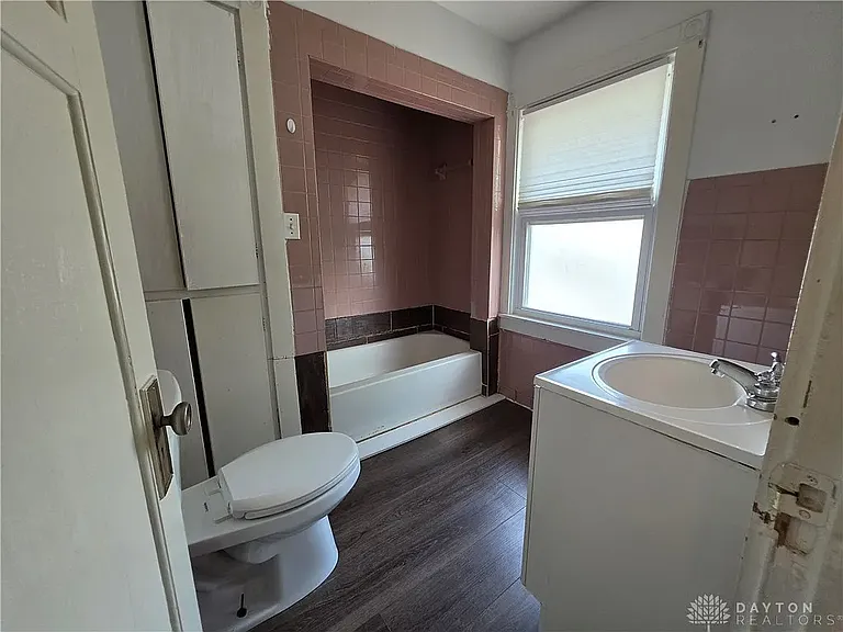 1150 Beaumont Ave — Photo 6