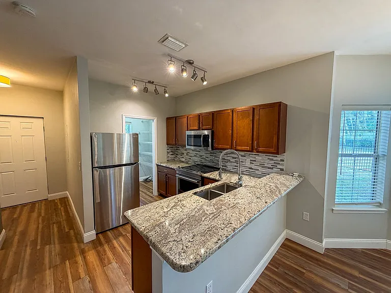 2915 SW 35th Pl #101 — Photo 2