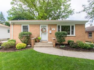 20 S Evanslawn Ave, Aurora, IL 60506