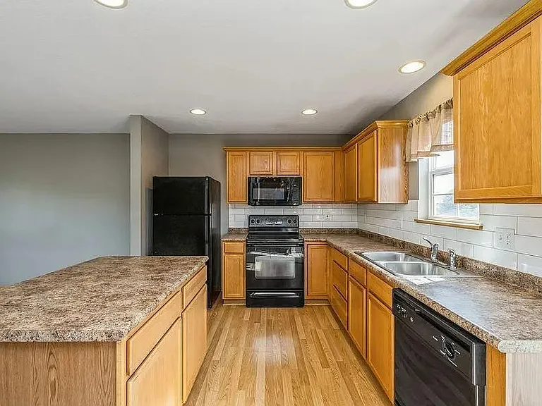 15506 Townsend Ave — Photo 10