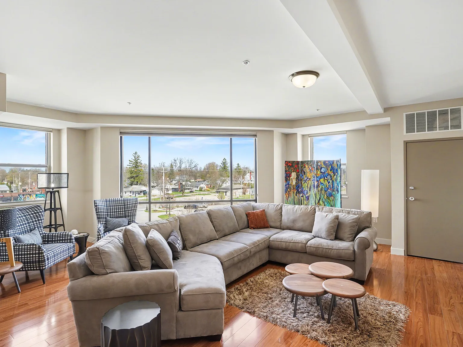 2 bed, 1717 sqft, $3,450 — Photo 3
