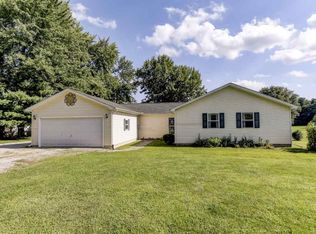 8404 Breezy Meadows Dr, Riverton, IL 62561