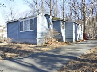 7 Parker Rd, Mount Arlington, NJ 07856