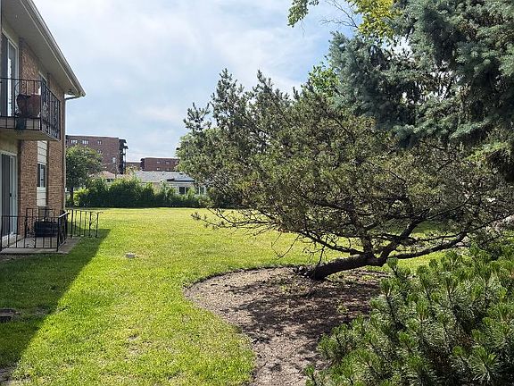 3rd image of 8994 Kennedy Dr APT 1E